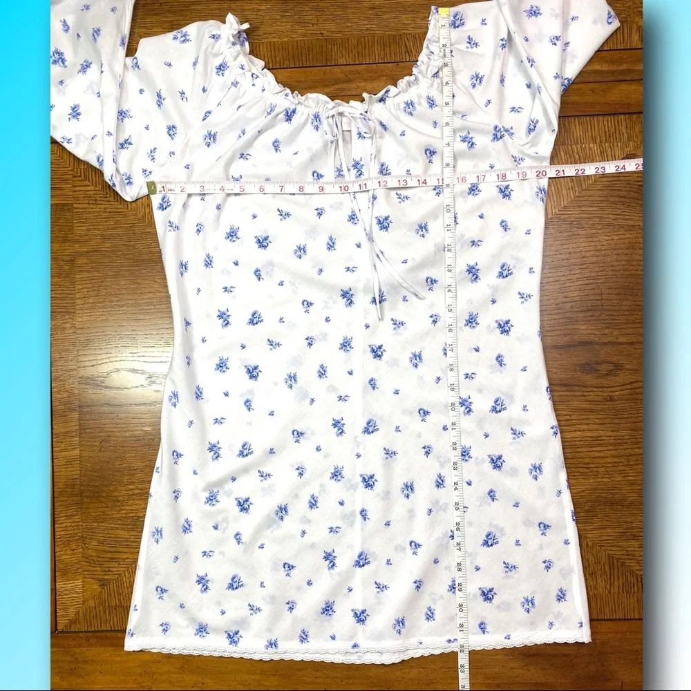 Vintage Victoriaโs Secret Blue Rose Print Bell Sleeve Chemise Nightgown
Size M - Picture 5 of 9